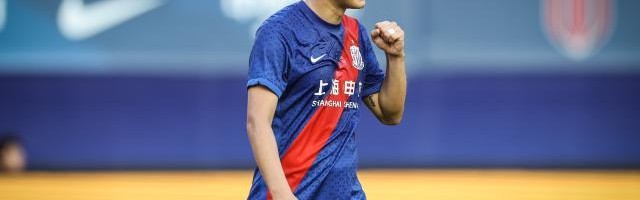 【中超】林良铭头球杨旭直红 大连2比1逆转十人申花