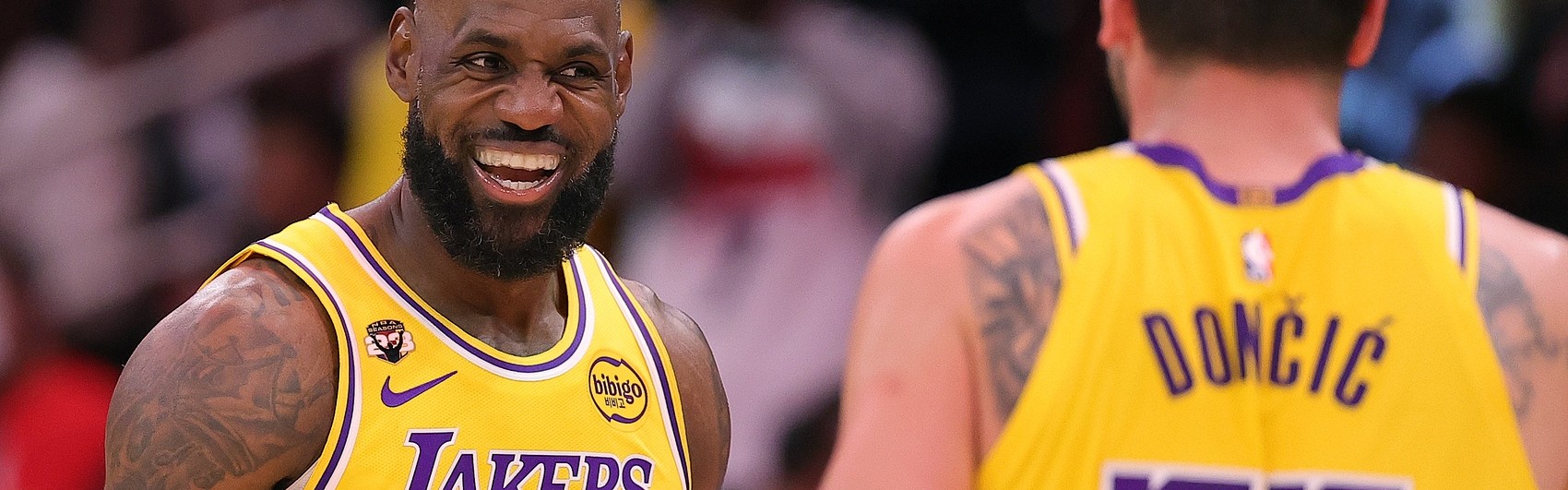 KAIYUN-41岁14中13！球权使用率生涯新低&amp;防守拉满 老詹复出后湖人真滴强