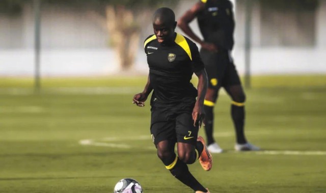 KAIYUN-吉达联合向坎特提供一年降薪续约合同，费内巴切欲买断签约|利雅得体育报|高龄球员合同|恩戈洛·坎特|吉达联合足球俱乐部|达尼洛-佩雷拉_新浪体育_新浪新闻