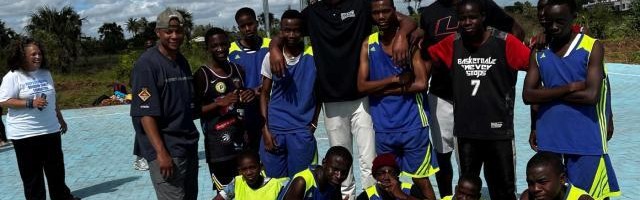 开云体育官网-特纳走进非洲找到平静：不在乎去哪队 只想做自己