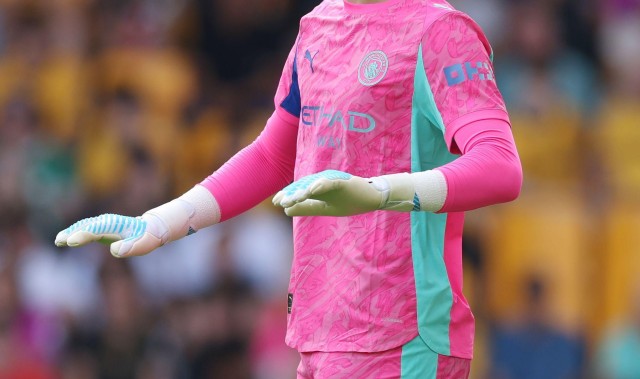 特拉福德：我是在农场长大的，守门有时和务农很像